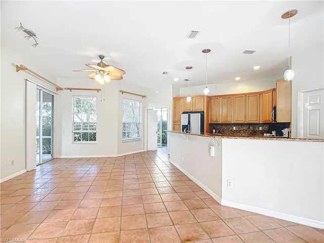 2662  Aft  AVE, Naples, FL 34109