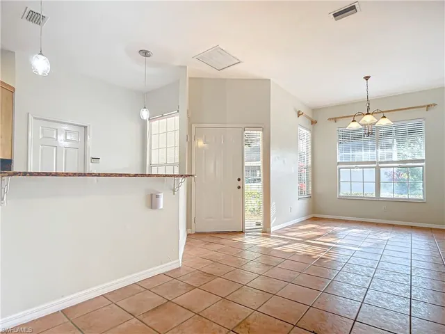 2662  Aft  AVE, Naples, FL 34109