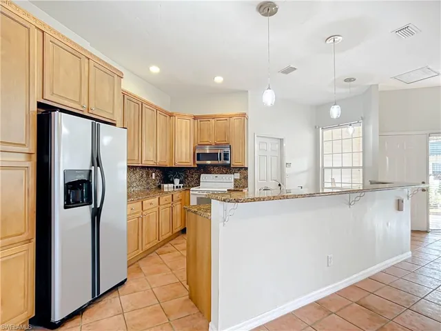 2662  Aft  AVE, Naples, FL 34109