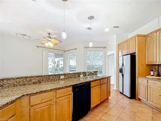 2662  Aft  AVE, Naples, FL 34109