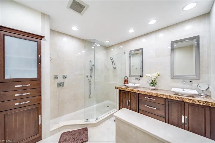 Spacious Bathroom