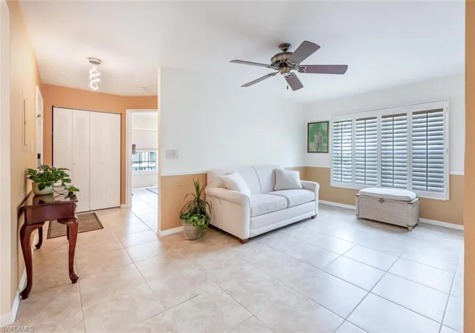 Flex area featuring a wealth of natural light, and light tile patterned floors