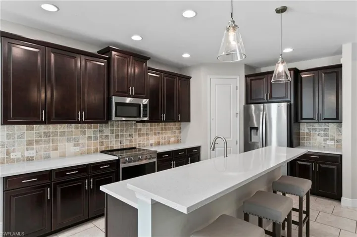3593  Canopy  CIR, Naples, FL 34120
