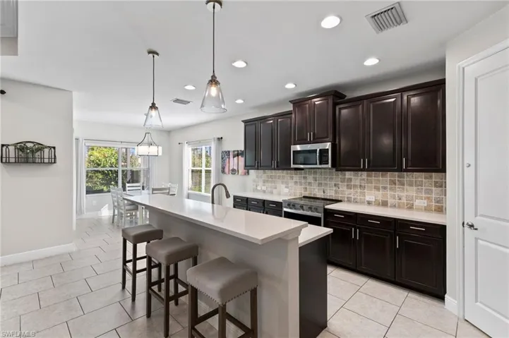 3593  Canopy  CIR, Naples, FL 34120