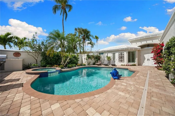 7963 Grand Bay Dr 11, Naples, Florida 34108
