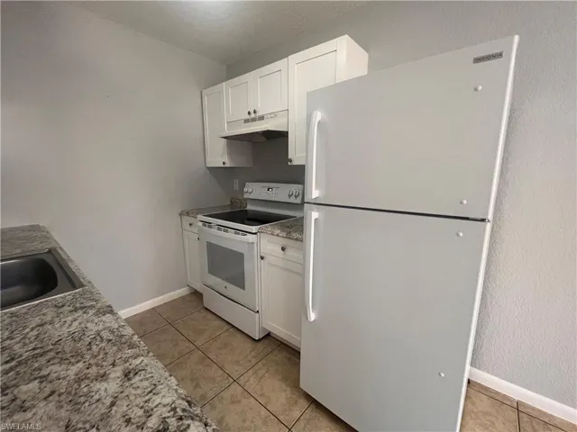 4601  Bayshore  DR, Naples, FL 34112