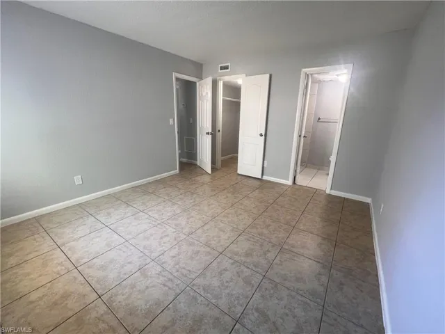 4601  Bayshore  DR, Naples, FL 34112