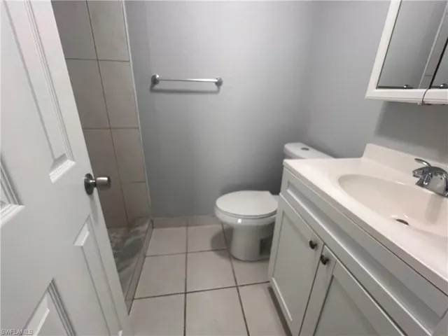 4601  Bayshore  DR, Naples, FL 34112