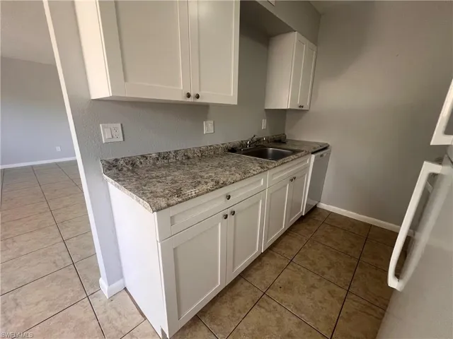 4601  Bayshore  DR, Naples, FL 34112