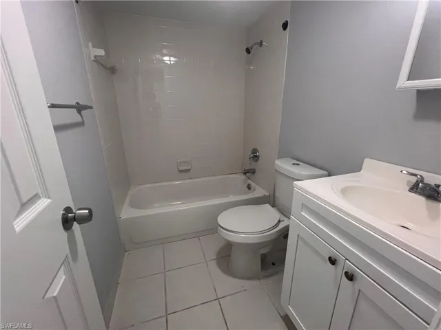 4601  Bayshore  DR, Naples, FL 34112