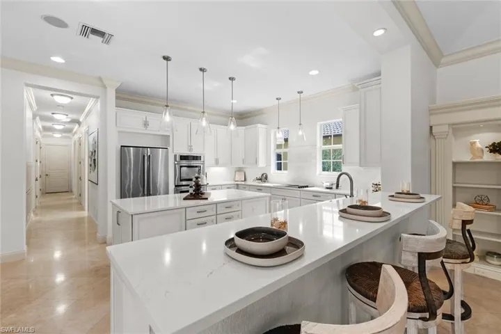 Breakfast bar / kitchen