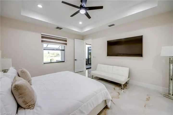 Tray ceiling with recessed lighting and a ceiling fan
