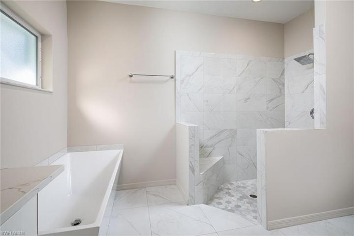7650  San Sebastian  WAY, Naples, FL 34109
