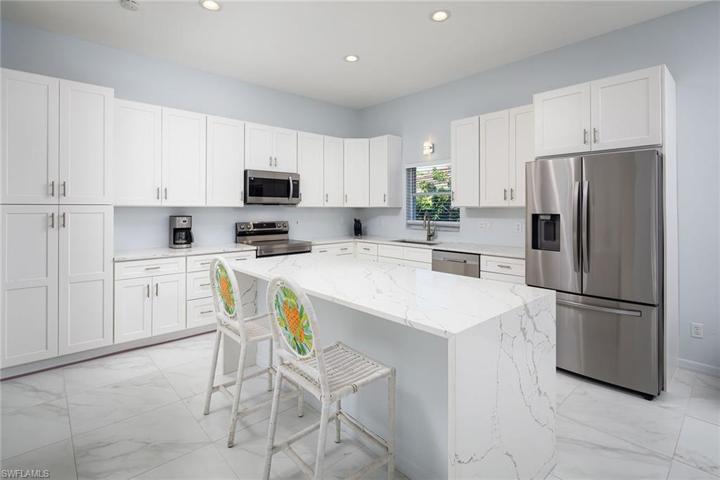 7650  San Sebastian  WAY, Naples, FL 34109