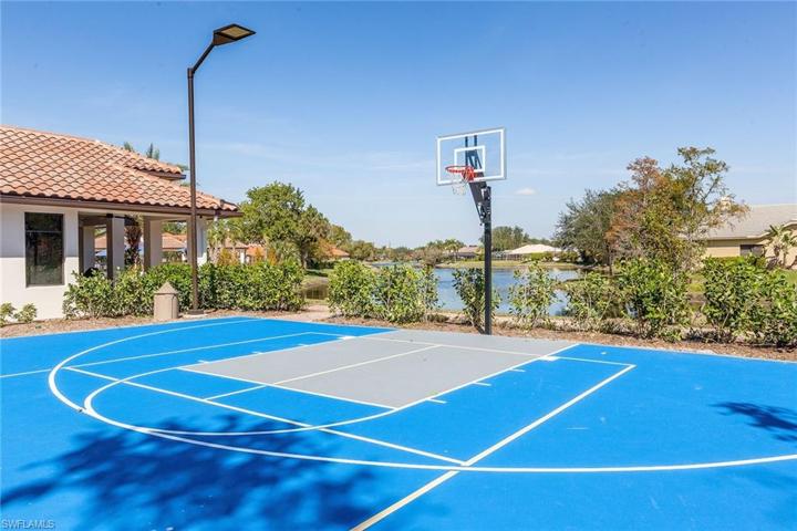 7650  San Sebastian  WAY, Naples, FL 34109