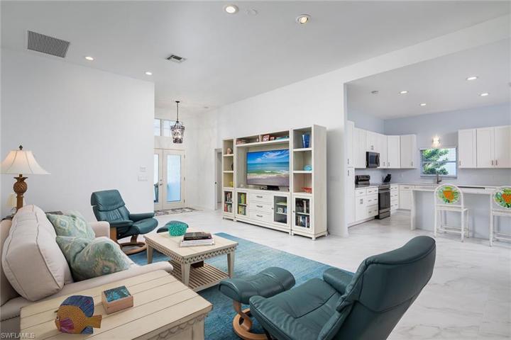 7650  San Sebastian  WAY, Naples, FL 34109