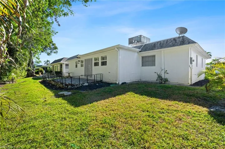 11  Knights Bridge  RD, Naples, FL 34112