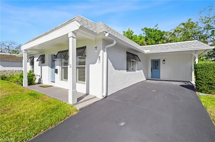 11  Knights Bridge  RD, Naples, FL 34112