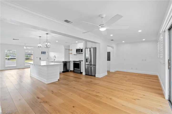 11  Knights Bridge  RD, Naples, FL 34112