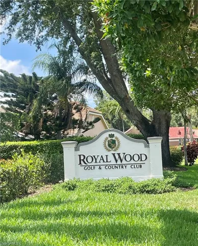 Community sign featuring a lawn