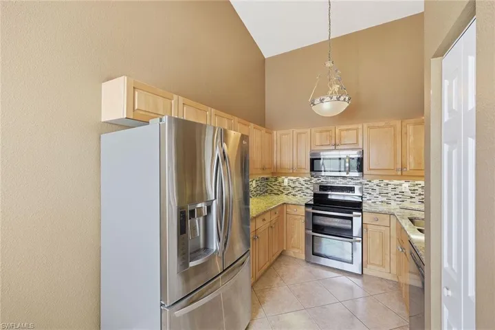 2650 Creek Ln 202, Naples, Florida 34119