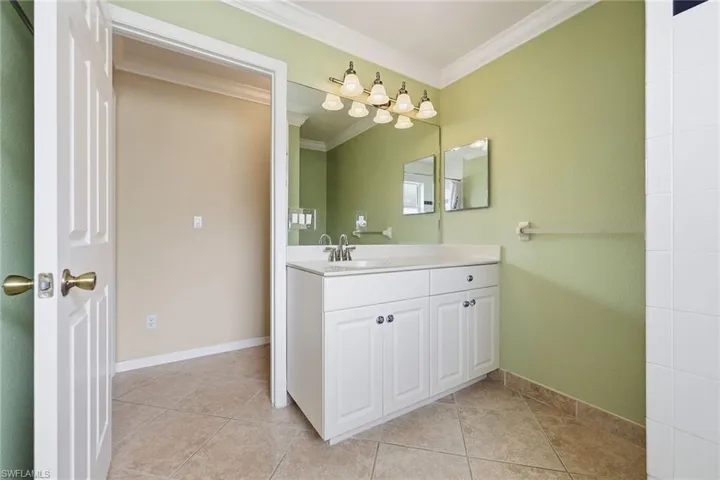 2650 Creek Ln 202, Naples, Florida 34119