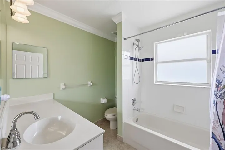 2650 Creek Ln 202, Naples, Florida 34119