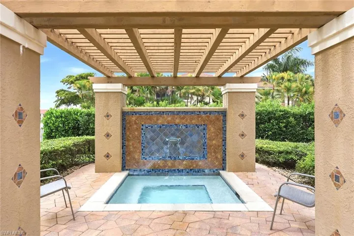 2650 Creek Ln 202, Naples, Florida 34119