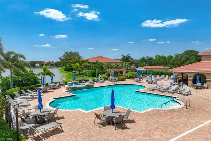 2650 Creek Ln 202, Naples, Florida 34119