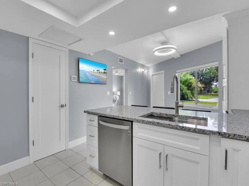 5111 Manor CT, Cape Coral, FL 33904,225027125