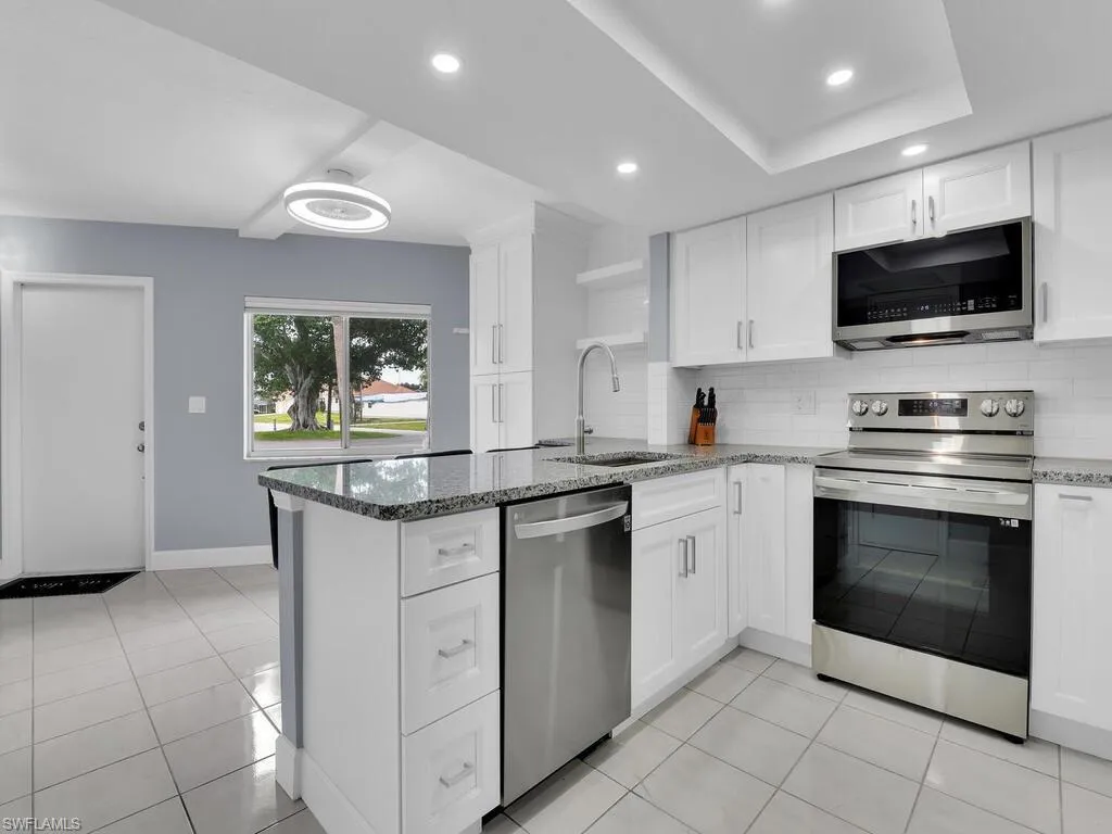 5111 Manor CT, Cape Coral, FL 33904,225027125