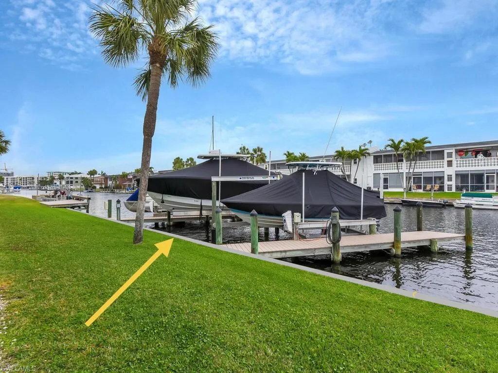 5111 Manor CT, Cape Coral, FL 33904,225027125