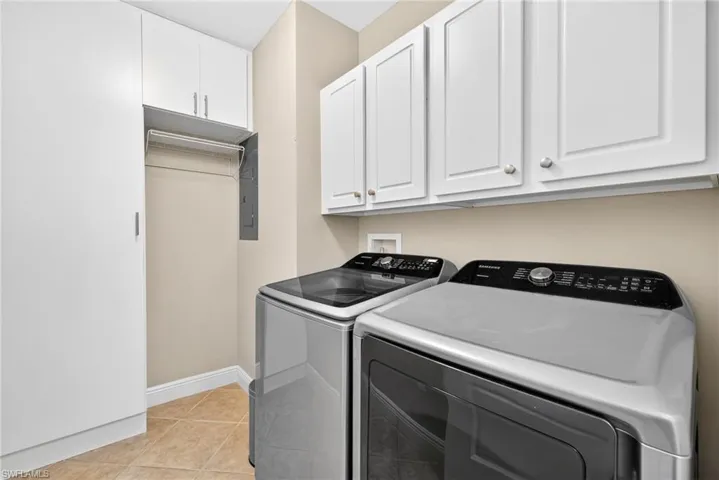 Utility room by CALIFORNIA CLOSETS