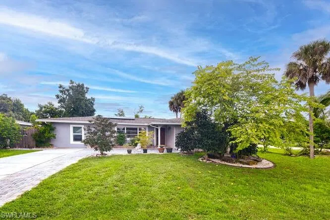Single story home with a front yard