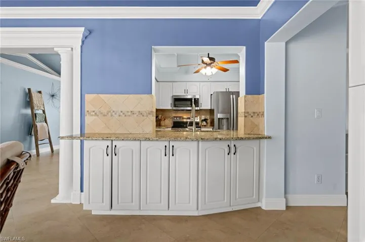 Passthrough serving bar from the kitchen