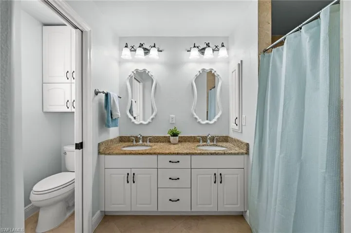 Primary bath with dual sinks