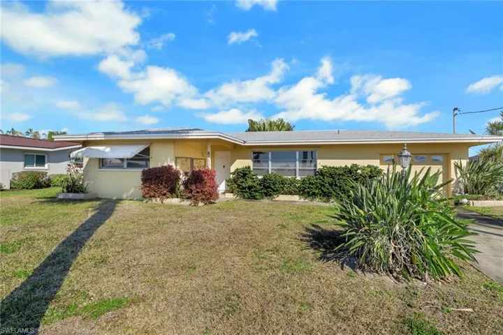 Single story home featuring stucco siding and a front yard