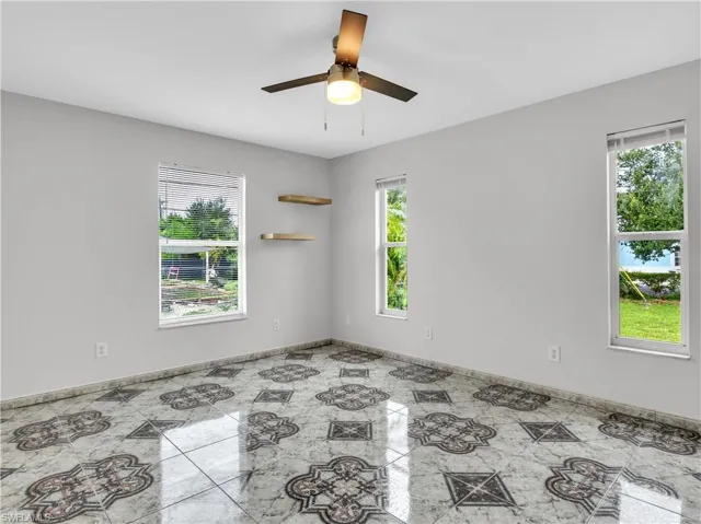 912 SE 5th  PL, Cape Coral, FL 33990