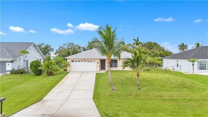 912 SE 5th  PL, Cape Coral, FL 33990
