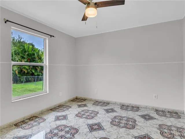 912 SE 5th  PL, Cape Coral, FL 33990