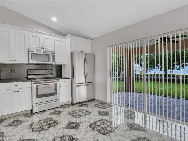 912 SE 5th  PL, Cape Coral, FL 33990