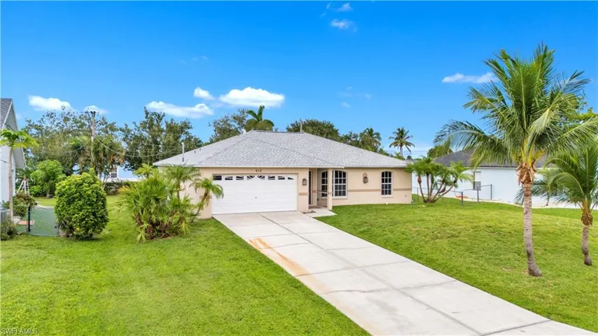 912 SE 5th  PL, Cape Coral, FL 33990