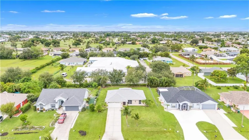912 SE 5th  PL, Cape Coral, FL 33990