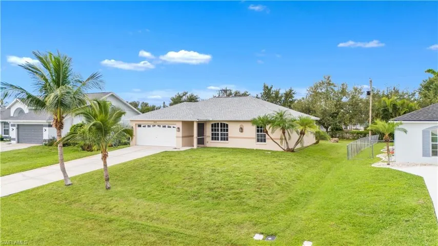 912 SE 5th  PL, Cape Coral, FL 33990