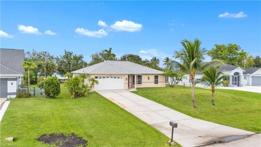 912 SE 5th  PL, Cape Coral, FL 33990