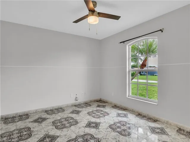 912 SE 5th  PL, Cape Coral, FL 33990