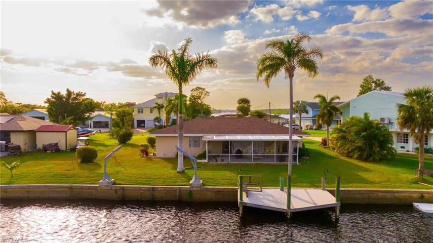 This home is just off the Caloosahatchee River