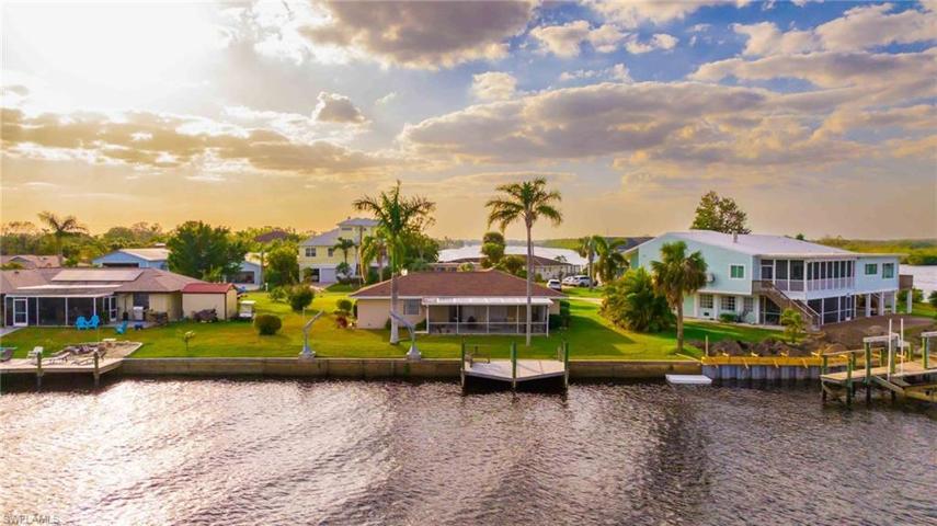Calling all boaters! This home is perfect for you