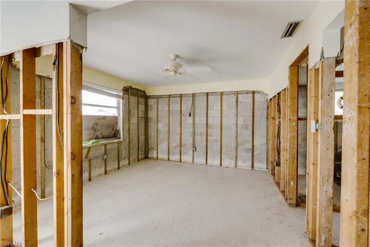 1 of the 2 guest bedrooms. There is also a large master bedroom