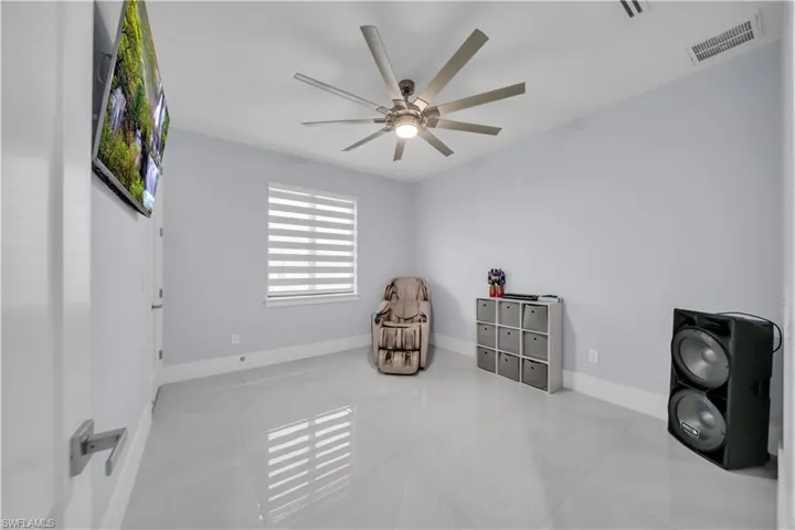 1612 Nw 37th Ave, Cape Coral, Florida 33993